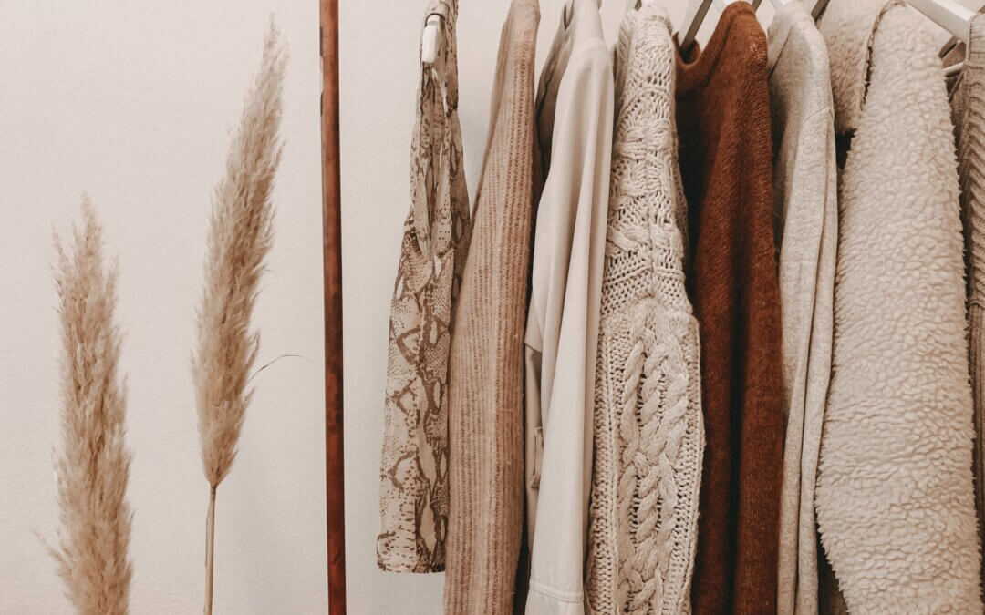 How to Create a Travel Capsule Wardrobe & Simplify Packing