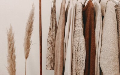 How to Create a Travel Capsule Wardrobe & Simplify Packing